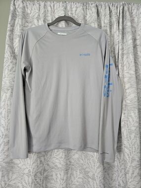 Columbia Women's Long Sleeve Sun Shirt in Light Gray with Blue Logo